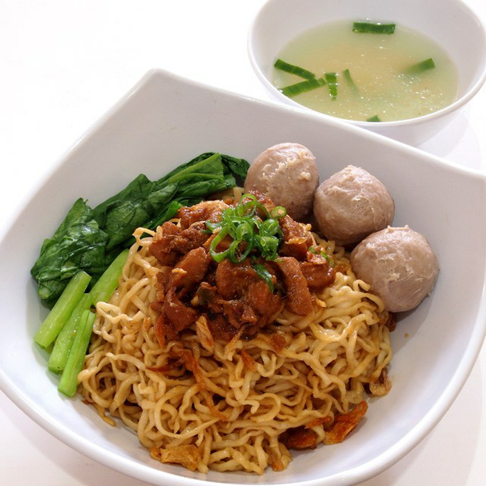 Mie Ayam Bakso Mas Baim: Rasa yang Menghantarkan Kenangan di Jantung Cilacap